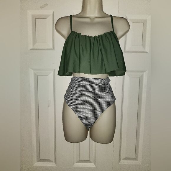 Amazon brand cute two piece. - Picture 1 of 4